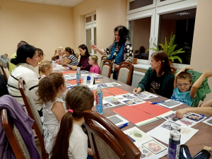Warsztaty grafiki „Wielopokoleniowe Graficzne Kartki Świąteczne” w Cieszacinie Wielkim