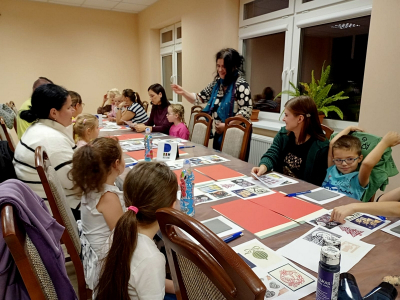 Warsztaty grafiki „Wielopokoleniowe Graficzne Kartki Świąteczne” w Cieszacinie Wielkim