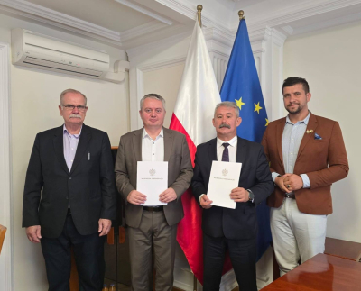 PODPISANIE UMÓW NA ODBUDOWĘ INFRASTRUKTURY