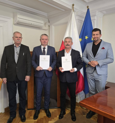 PODPISANIE KOLEJNYCH UMÓW