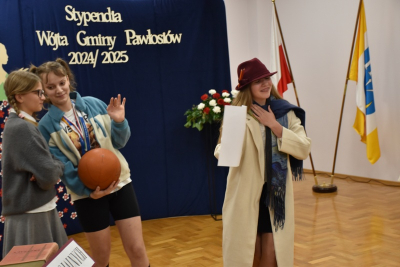 Uroczyste wręczenie stypendiów dla uzdolnionej młodzieży z Gminy Pawłosiów za rok szkolny 2024/2025