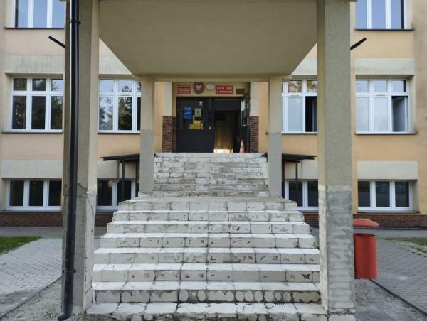 MODERNIZACJA BUDYNKU SZKOŁY W PAWŁOSIOWIE RUSZYŁA