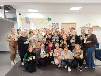 Jesienne warsztaty „Biały Cement – Szkatułki i Doniczki” w Centrum Aktywności Lokalnej w Pawłosiowie