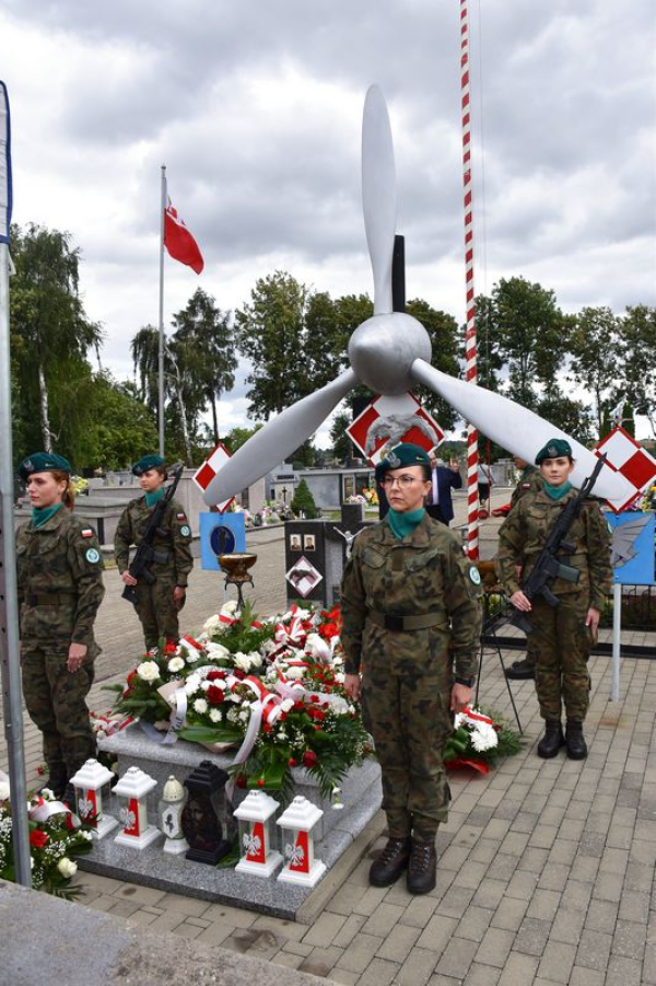 W hołdzie polskim lotnikom – 87. rocznica tragedii nad Pawłosiowem
