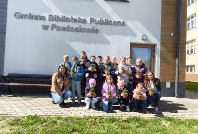 Pachnąco i wiosennie… w Gminnej bibliotece Publicznej w Pawłosiowie