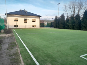 Odbudowa dwóch boisk szkolnych zniszczonych wskutek nawałnicy w Pawłosiowie